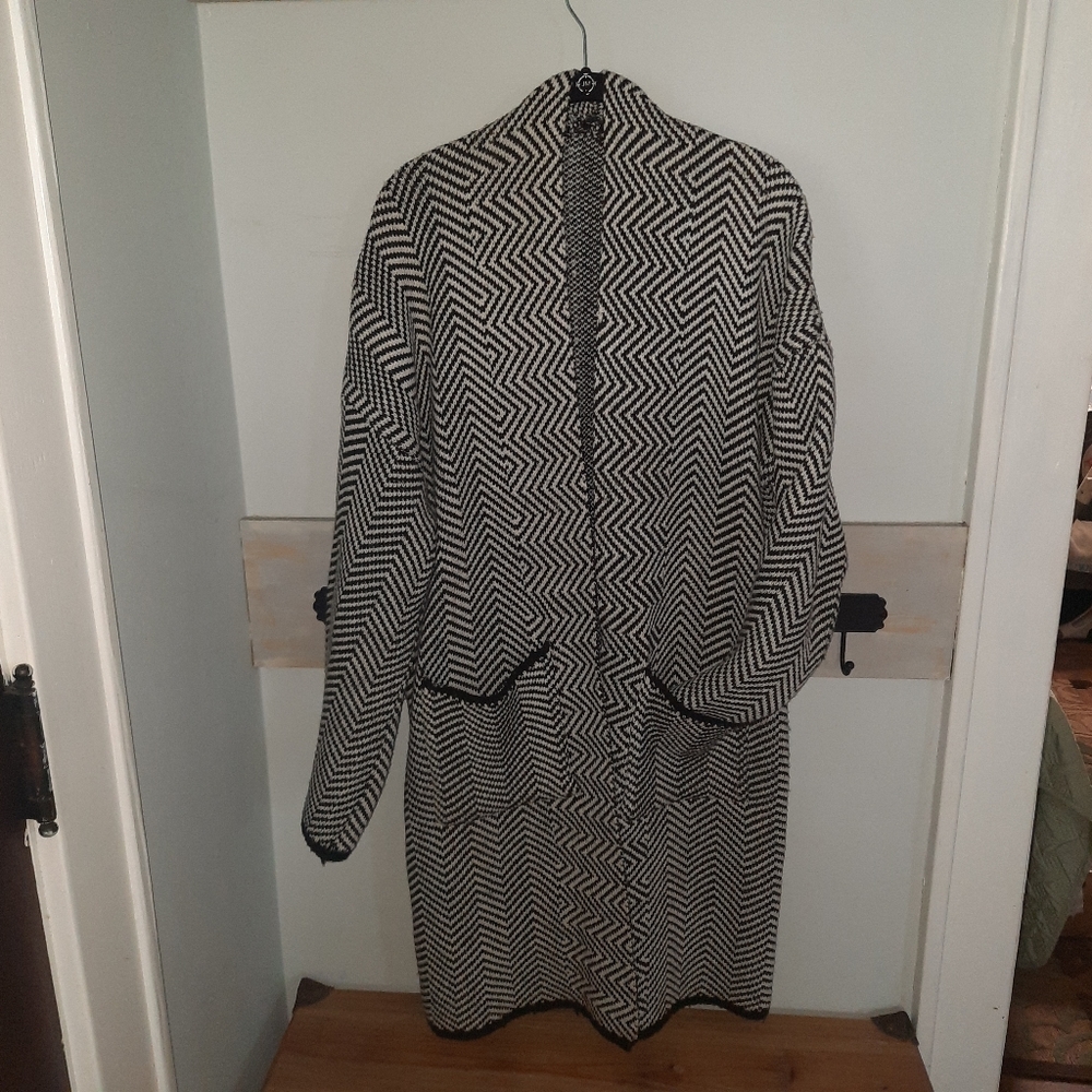 Unique geometric woven cardigan sz large